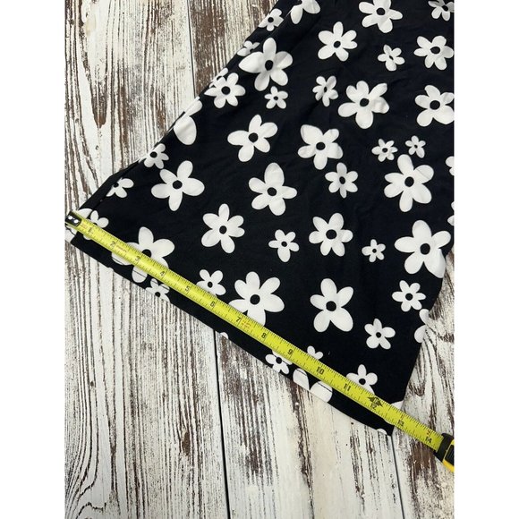 New No Boundaries Floral Knit Flare Pants XL Juniors Women Black‎ White - Picture 7 of 7